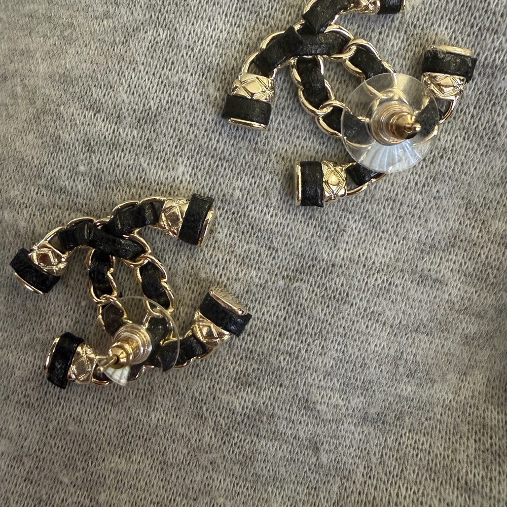 Authentic Chanel Gold and Black Lambskin Leather Interlocked CC Earrings $1825 - Picture 2 of 7